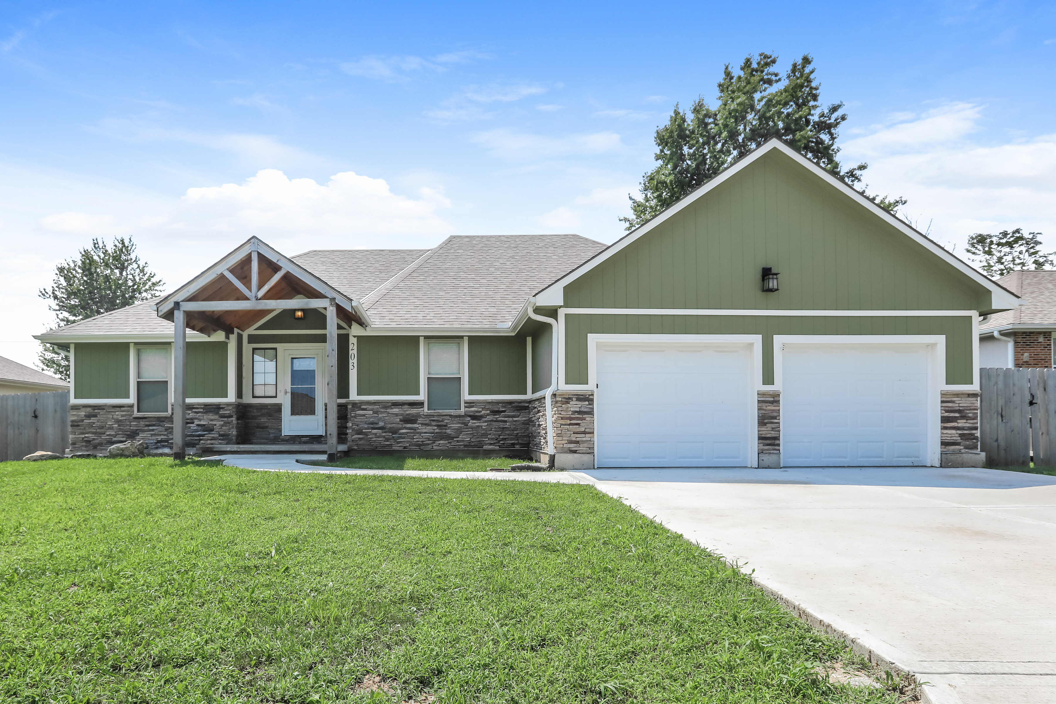 203 SE 25th St Oak Grove, MO 64075